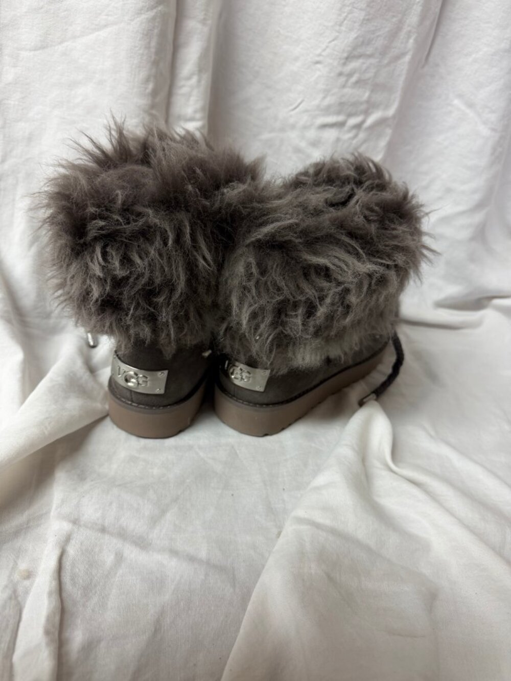 UGG Classic Posh Mini boots in Thunder Cloud (NWOT) 9 - Picture 4 of 8